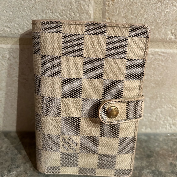 Louis Vuitton Handbags - Louis Vuitton wallet